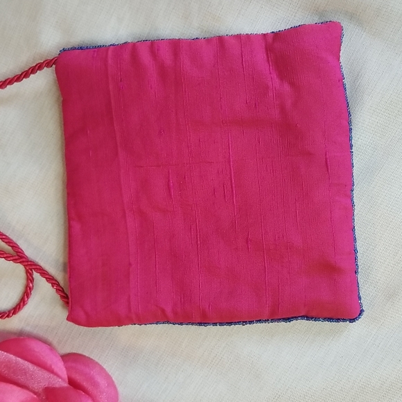 FLOWER EMBOSSED  CROSSBODY BAG IN PINK -SMALL - Picture 3 of 7